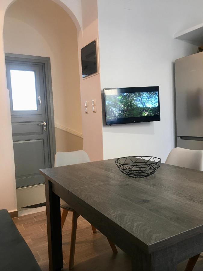 Modern & Comfortable House In The City Center Ermoupoli Exterior foto